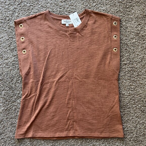 NWT Nation LTD 100% Cotton Sleeveless Muscle T-Shirt Gold Grommets Size Medium - Picture 1 of 6